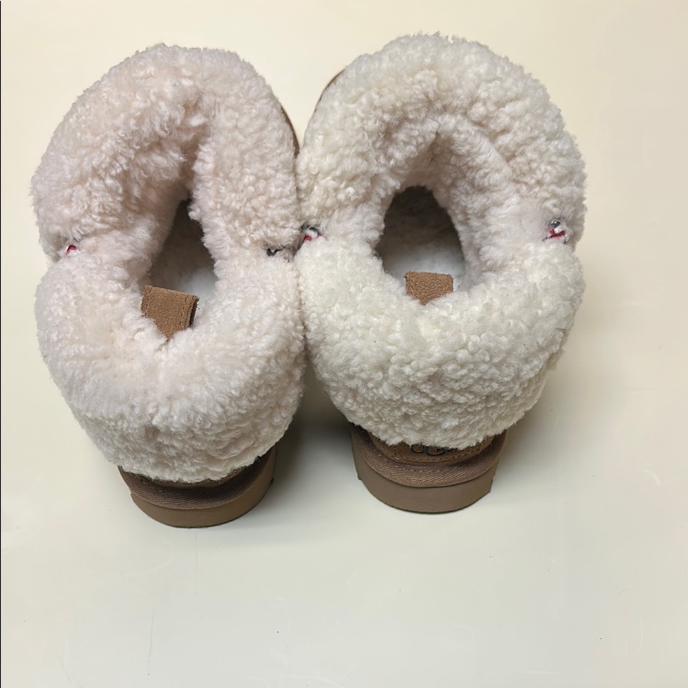 Brand new but one side faded. Ugg Ultra Mini Braid - Picture 3 of 15